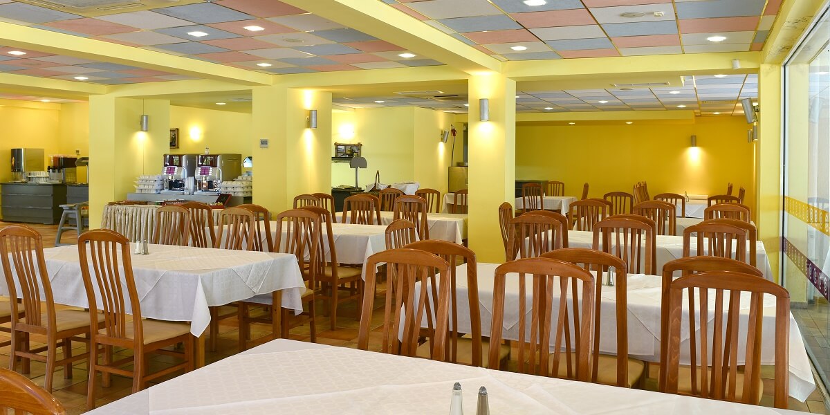 Imagine cu restaurantul hotelului Com din Albena Bulgaria