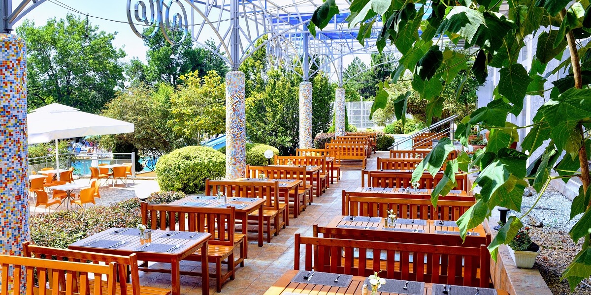 Imagine cu restaurantul hotelului Com din Albena Bulgaria