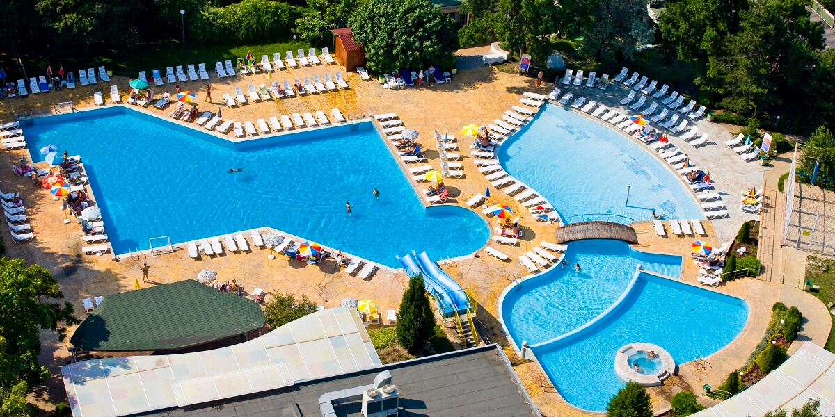 Imagine cu piscina exterioara a hotelului Com din Albena Bulgaria