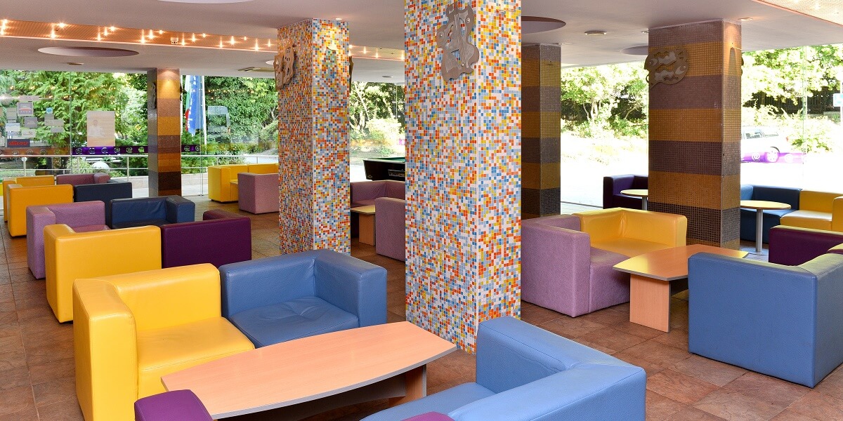 Imagine cu lobby-ul hotelului Com din Albena Bulgaria