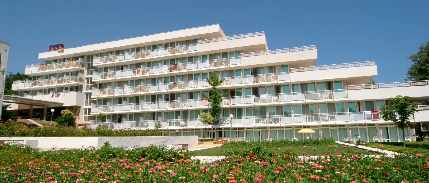 Imagine cu exteriorul hotelulului Com din Albena, Bulgaria