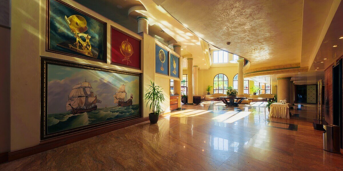 Lobby hotel Admiral din Nisipurile de Aur, Bulgaria